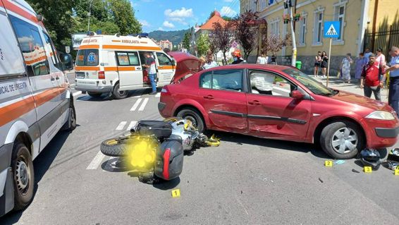 Coliziunie intre o motocicleta si un autoturism | imaginea 1