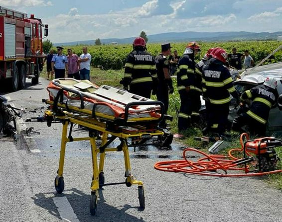 O persoana decedata si alte patru ranite intr un tragic accident rutier | imaginea 1