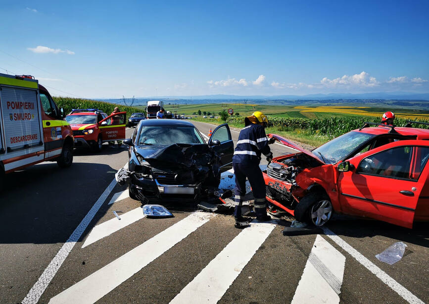 Accident rutier  cu doua autoturisme implicate si 4 victime | imaginea 1