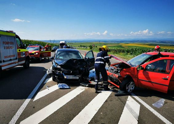 Accident rutier cu doua autoturisme implicate si 4 victime | imaginea 1