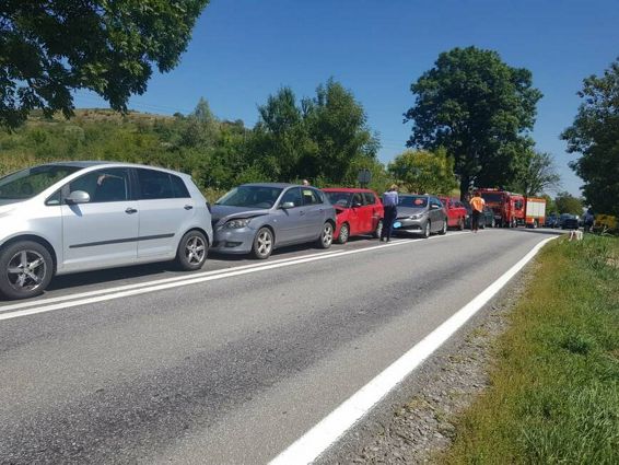 Carambol cu 9 autoturisme la iesire din Fatanele spre Targu Mures | imaginea 1