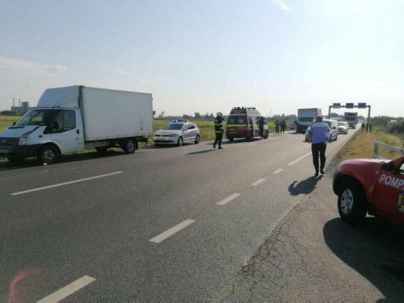 Carambol intre 3 autoutilitare si un autoturism in Slobozia | imaginea 1