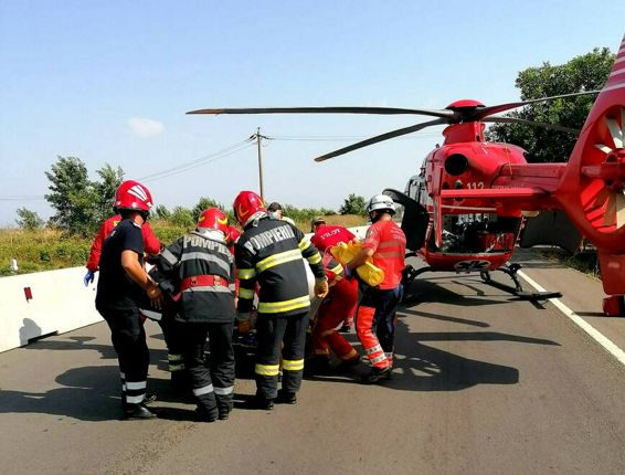 Trei persoane au fost ranite in urma unui accident rutier | imaginea 1