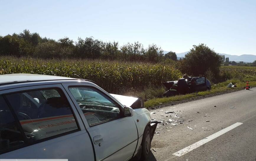 Patru victime  in urma impactului dintre doua autoturisme | imaginea 1