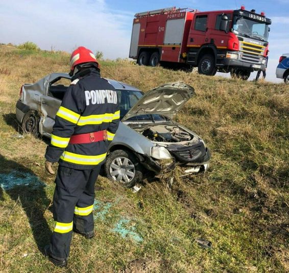 Accident rutier cu un autoturism care a parasit partea carosabila | imaginea 1