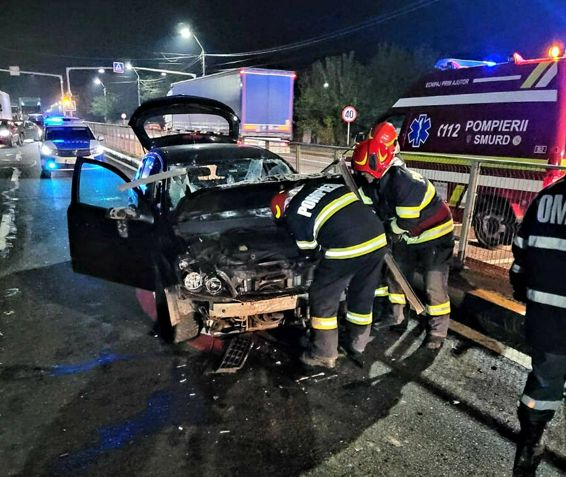 Autoturism implicat intr un accident rutier Soferul a fost gasit inconstient | imaginea 1