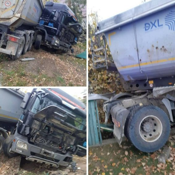 O familie a trecut prin momente de spaima dupa ce un camion le a intrat in curte | imaginea 1