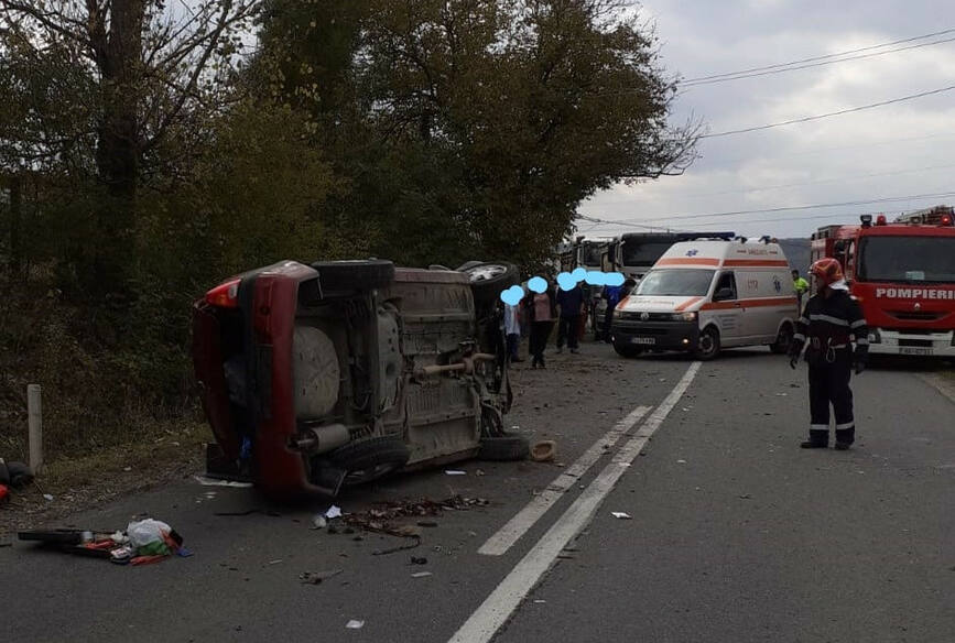 Trei persoane ranite intr un accident rutier | imaginea 1