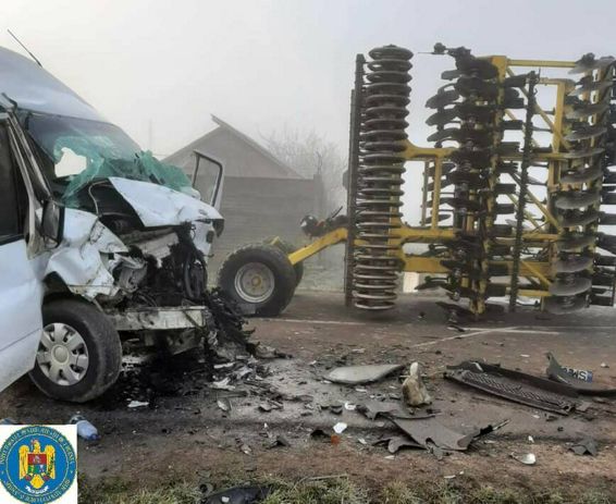 Interventie la descarcerare Trei victime rezultate in urma unui accident rutier | imaginea 1