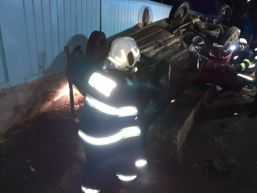 Accident rutier dramatic   Barbat salvat de pompierii vasluieni | imaginea 1