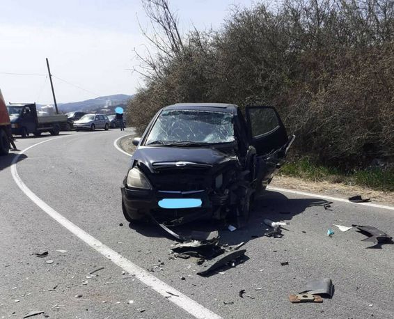 Adult si minor victime intr un accident rutier | imaginea 1
