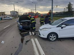 Doua masini avariate intr un accident rutier in Vaslui | imaginea 1