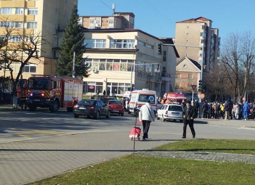 Ambulanta ISU SMURD Hunedoara  implicata intr un accident rutier | imaginea 2
