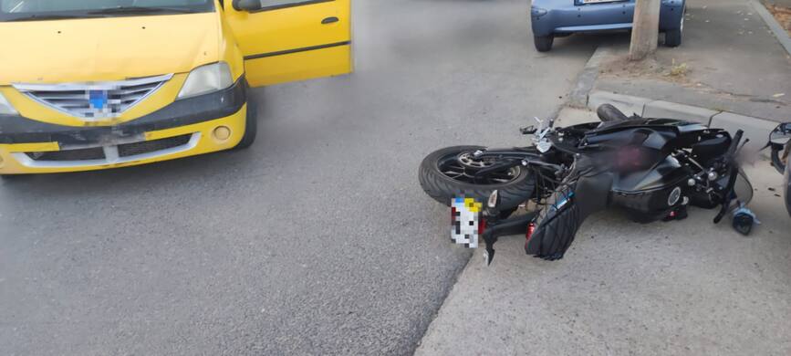 Impact intre o masina si o motocicleta | imaginea 1