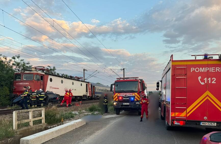 Masina lovita de tren   Un tanar si a pierdut viata | imaginea 1