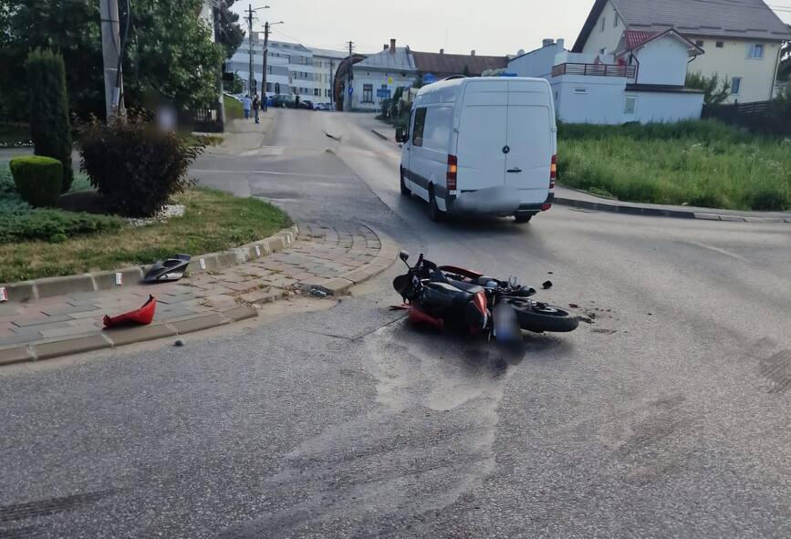 Tanara ranita in accident  pe o strada din Dorohoi | imaginea 2