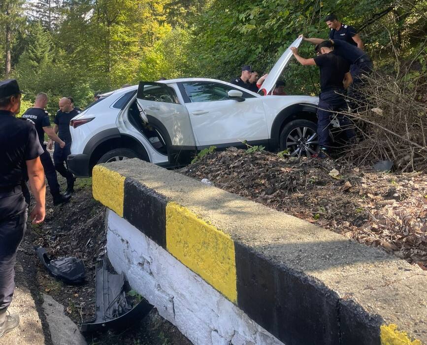 Accident rutier in drum spre misiunea din Galati | imaginea 2