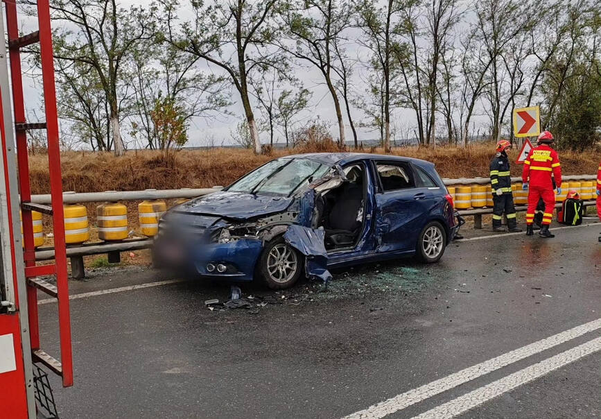 Impact intre un autotren si o masina  soldat cu victime | imaginea 1