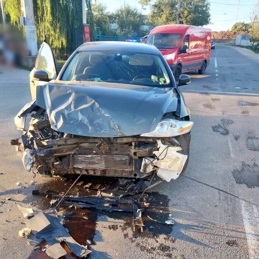 Accident cu victime  in urma impactului intre doua masini | imaginea 2