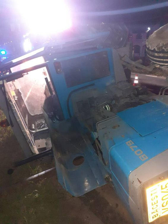 Accident feroviar Un tren a lovit un tractor | imaginea 1