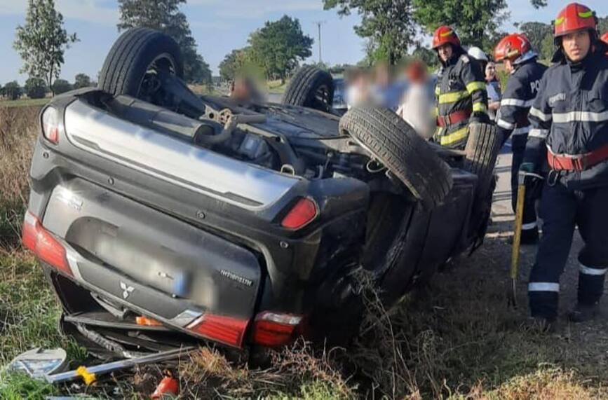 Masina rasturnata pe cupola   Mama si fiul au ajuns la spital | imaginea 1
