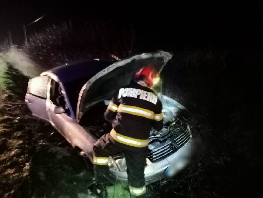 Cinci persoane si doua masini  intr un accident rutier | imaginea 1