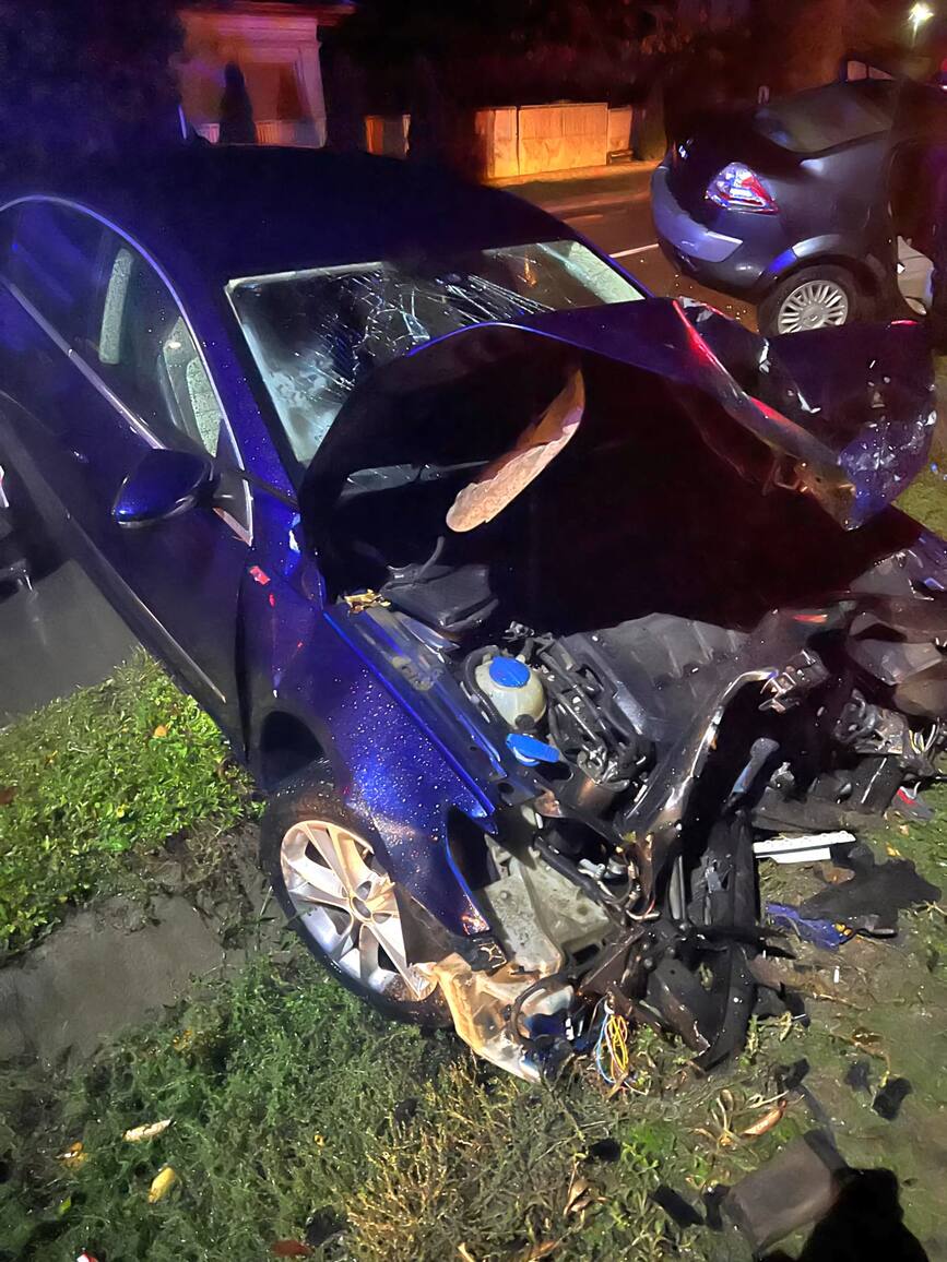 Doi tineri au ajuns la spital  in urma unui accident rutier | imaginea 1