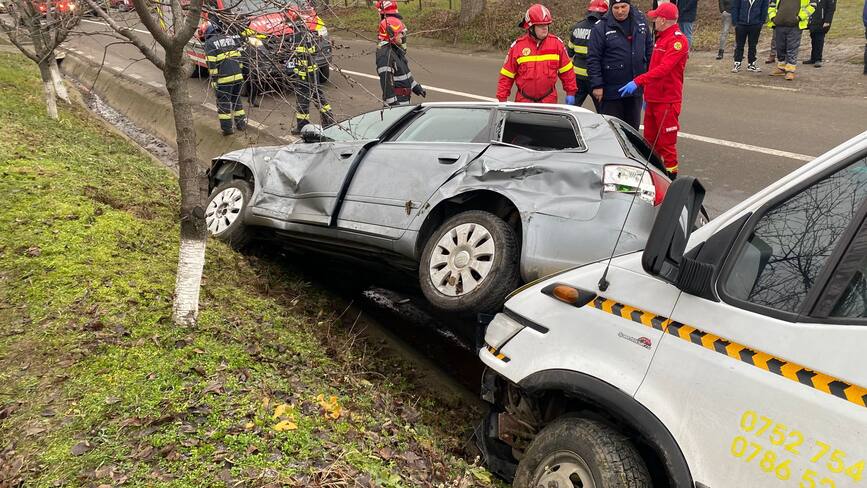 Impact intre o masina si o autoutilitara | imaginea 1