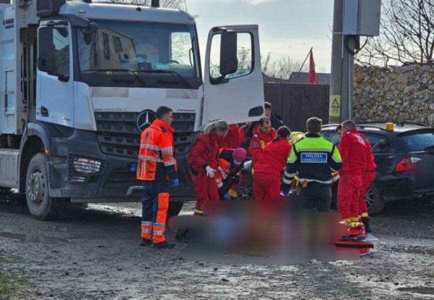 O femeie a murit dupa ce a fost lovita de un autocamion | imaginea 1
