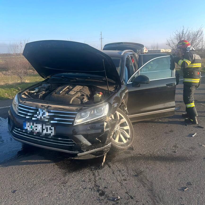 Doi raniti au ajuns la spital  in urma unui accident rutier | imaginea 1
