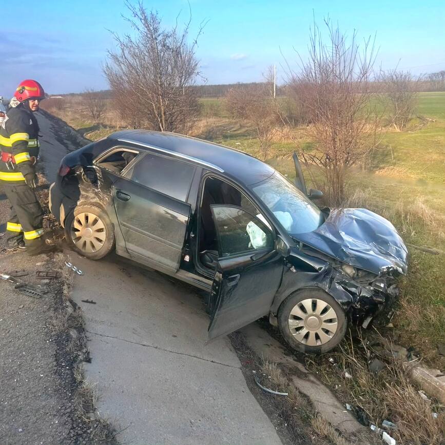 Doi raniti au ajuns la spital  in urma unui accident rutier | imaginea 2