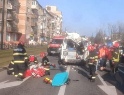 Grav accident rutier pe un bulevard din Oradea | imaginea 1