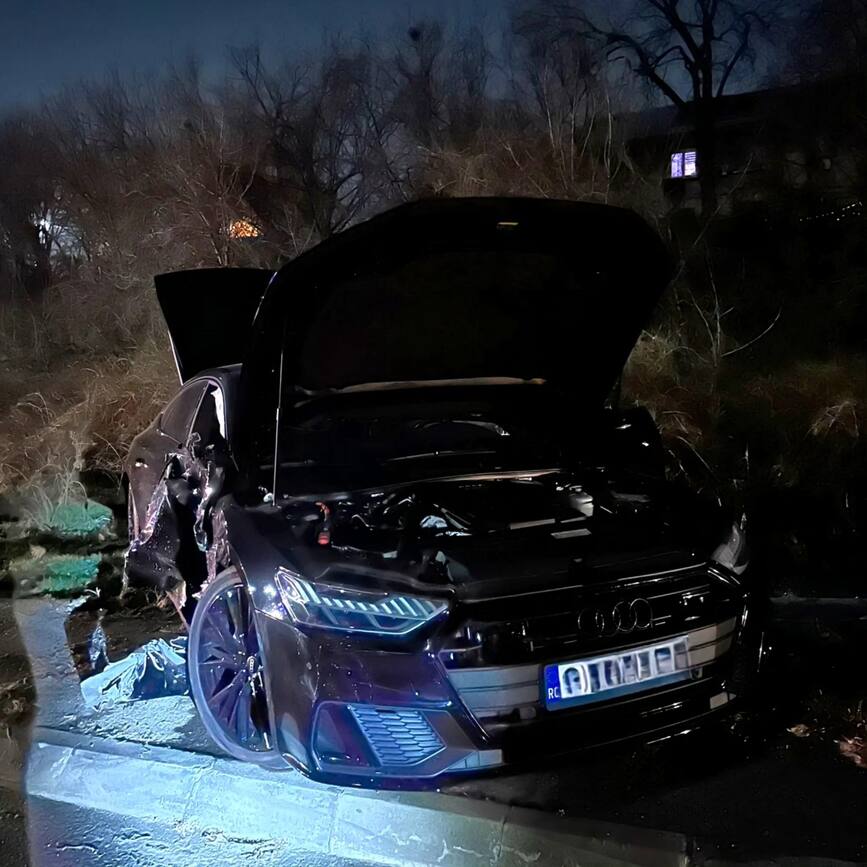 Trei tineri au ajuns la spital  in urma unui accident rutier | imaginea 2