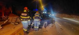 A intrat cu masina intr o casa | imaginea 1