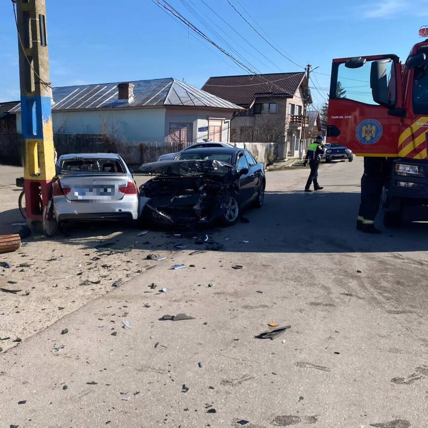 Un tanar a ajuns la spital  in urma unui accident rutier | imaginea 1