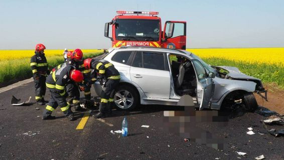 Accident rutier grav soldat cu patru victime | imaginea 1
