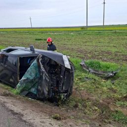 Trei tineri au ajuns la spital  in urma unui accident rutier | imaginea 1