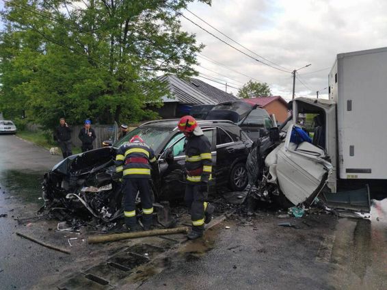 Accident rutier soldat cu o victima incarcerata | imaginea 1