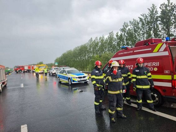 Carambol cu 3 masini pe autostrada A1 Nadlac Arad | imaginea 1