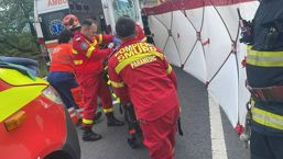 Carambol cu doua masini   O victima a ramas incarcerata | imaginea 1