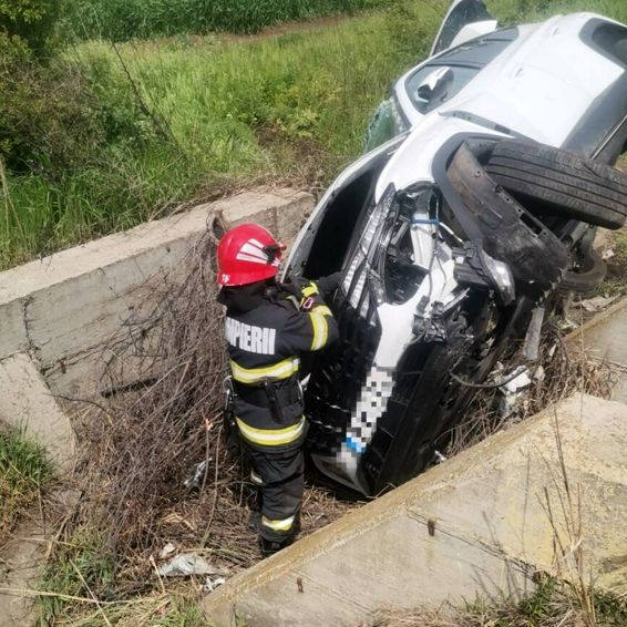 S a rasturnat cu masina si a ajuns la spital | imaginea 1