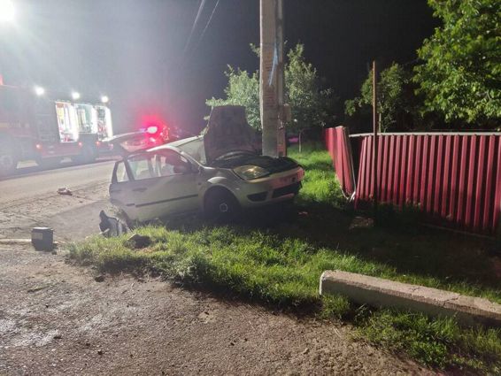 Accident rutier soldat cu ranirea tanarului sofer | imaginea 1