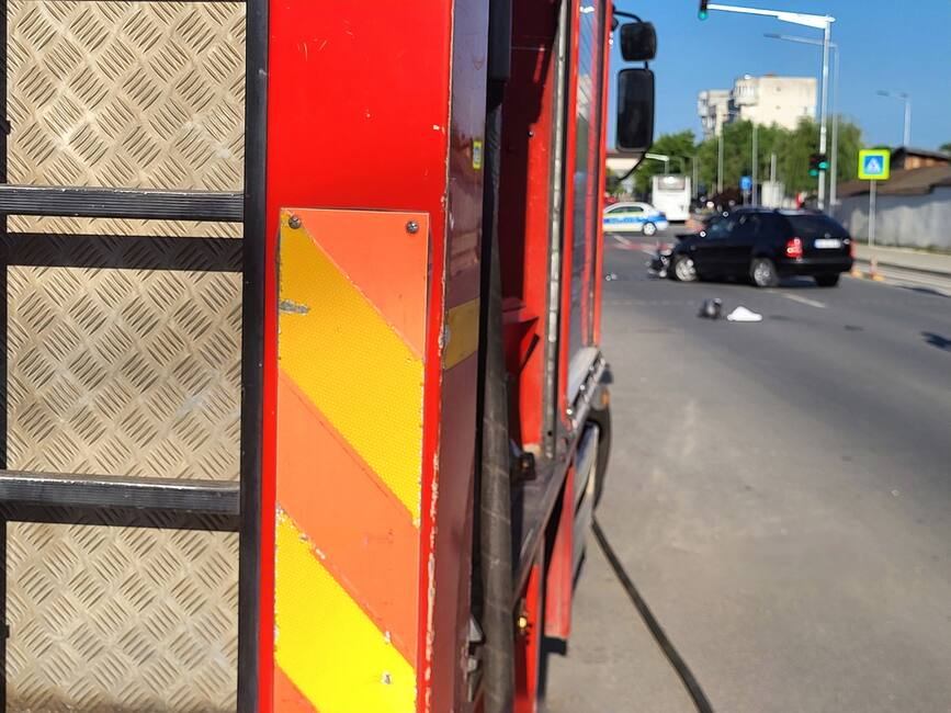 Impact intre o masina si o motocicleta | imaginea 2