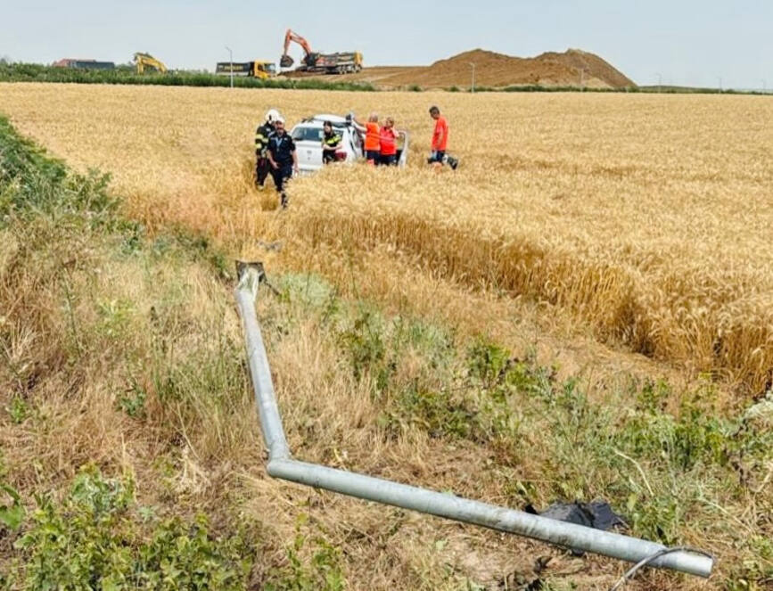 Accident rutier   Masina a ajuns in lanul de grau | imaginea 2
