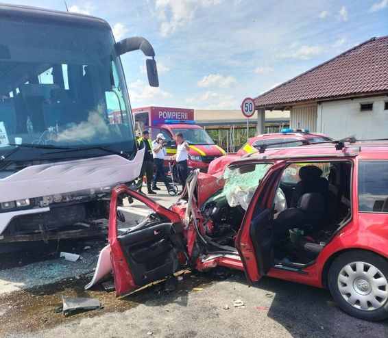 Grav accident rutier soldat cu numeroase victime | imaginea 1