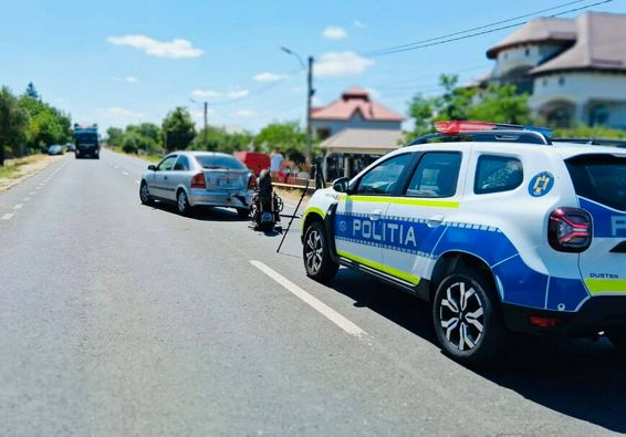 Impact soldat cu victime intre o motocicleta si o masina | imaginea 1