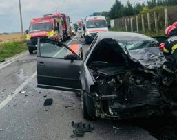 Impact intre o masina si o autoutilitara | imaginea 1