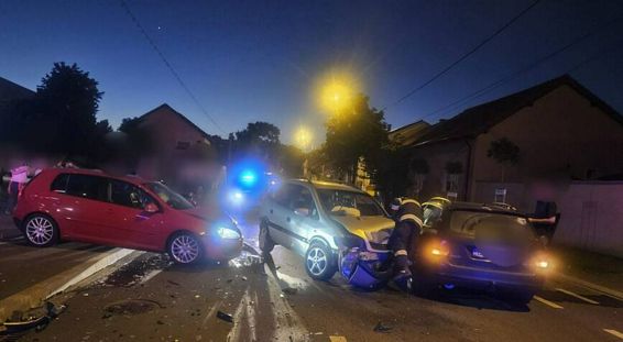 3 persoane si 3 masini intr un accident rutier din Oradea | imaginea 1