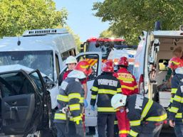 Grav accident rutier   3 morti si 16 raniti | imaginea 1