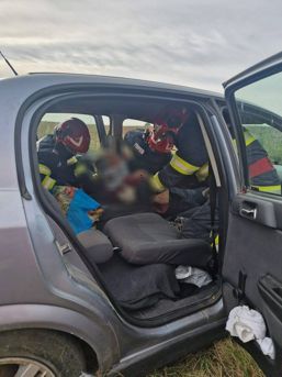 Accident rutier cu o victima incarcerata | imaginea 1